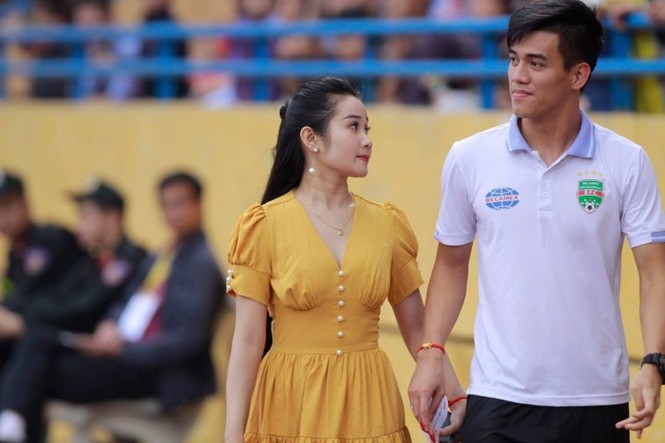 Điểm danh bạn gái các tuyển thủ Việt Nam làm giáo viên - ảnh 1