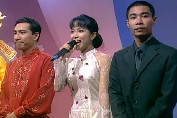 Showbiz 22/11: Dính nghi vấn nâng ngực, Hoàng Thùy đáp trả gây tranh cãi gay gắt - ảnh 2