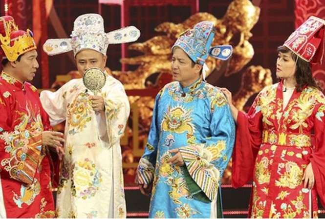 Showbiz 22/11: Dính nghi vấn nâng ngực, Hoàng Thùy đáp trả gây tranh cãi gay gắt - ảnh 1