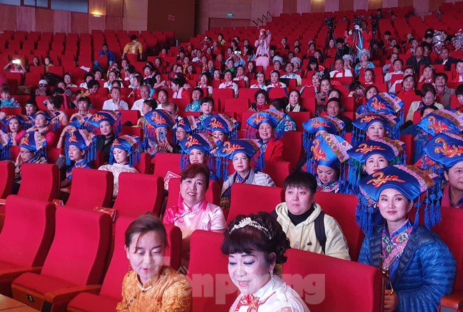 Showbiz 11/12: Cảnh sát công bố kết quả khám nghiệm tử thi của Sulli - ảnh 4