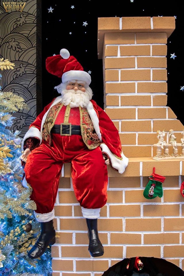 Choáng ngợp sắc màu Noel trong biệt thự 60 tỷ của Đàm Vĩnh Hưng - ảnh 6