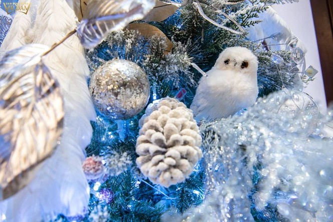 Choáng ngợp sắc màu Noel trong biệt thự 60 tỷ của Đàm Vĩnh Hưng - ảnh 14