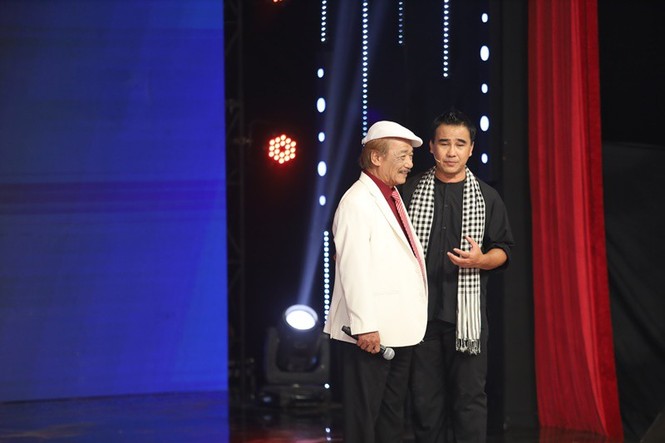 Showbiz 16/12: Công khai hẹn hò bạn gái xinh đẹp, thủ môn Văn Toản bị tố bội bạc - ảnh 2