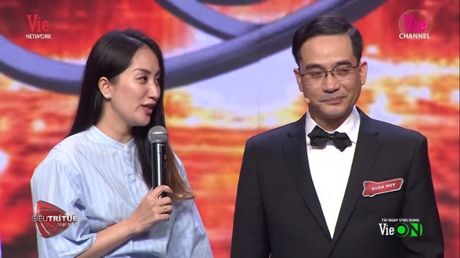 Showbiz 16/12: Công khai hẹn hò bạn gái xinh đẹp, thủ môn Văn Toản bị tố bội bạc - ảnh 4
