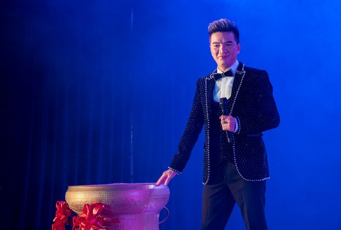 Showbiz 22/12: MC Mỹ Linh bất ngờ lên xe hoa - ảnh 4