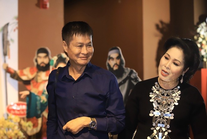 Showbiz 22/12: MC Mỹ Linh bất ngờ lên xe hoa - ảnh 1