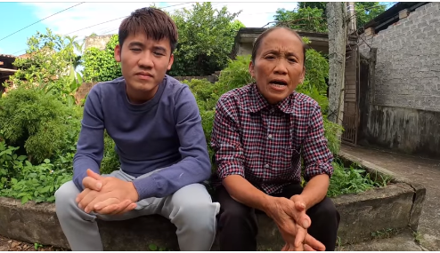 Bà Tân Vlog và con trai ủng hộ miền Trung 50 triệu đồng qua tài khoản của Thủy Tiên - ảnh 1