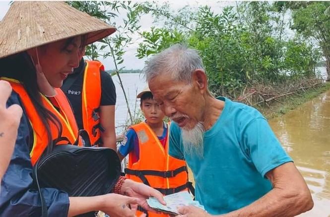 Phi Nhung: Hãy để chúng tôi làm những việc mà bạn không làm được! - ảnh 1