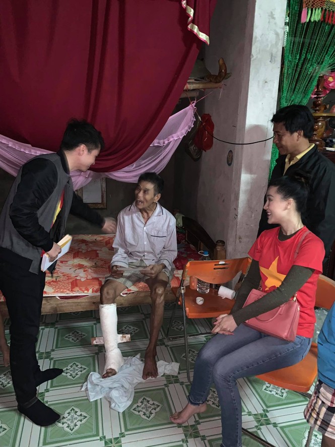 Hoa hậu Đỗ Mỹ Linh nghẹn ngào chia sẻ khi tận mắt chứng kiến những cảnh đau xót vùng lũ - ảnh 2