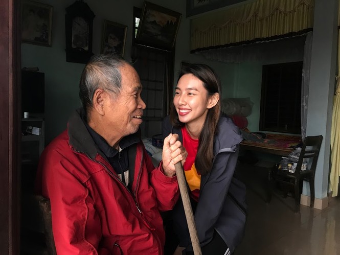 Hoa hậu Đỗ Mỹ Linh nghẹn ngào chia sẻ khi tận mắt chứng kiến những cảnh đau xót vùng lũ - ảnh 9
