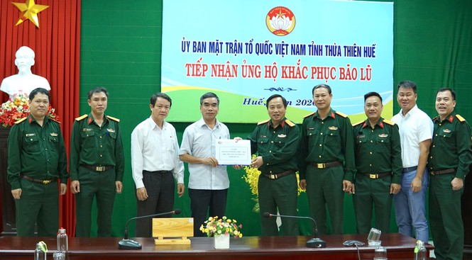 Chung tay ủng hộ đồng bào miền Trung vượt qua trận lũ lịch sử - ảnh 1