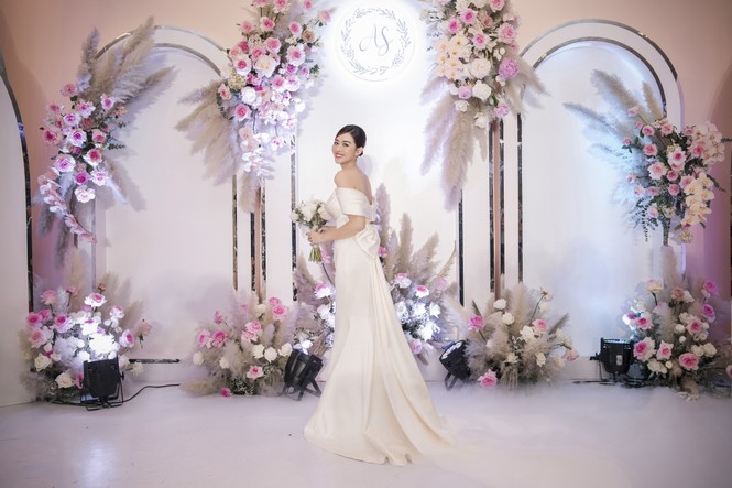 Khoảnh khắc Á hậu Tường San bật khóc trong lễ cưới - ảnh 7