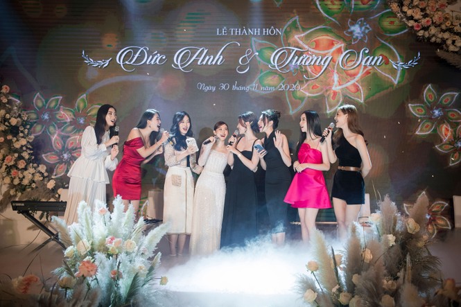 Hoa hậu Đỗ Mỹ Linh, Tiểu Vy hào hứng hát mừng đám cưới Á hậu Tường San - ảnh 2