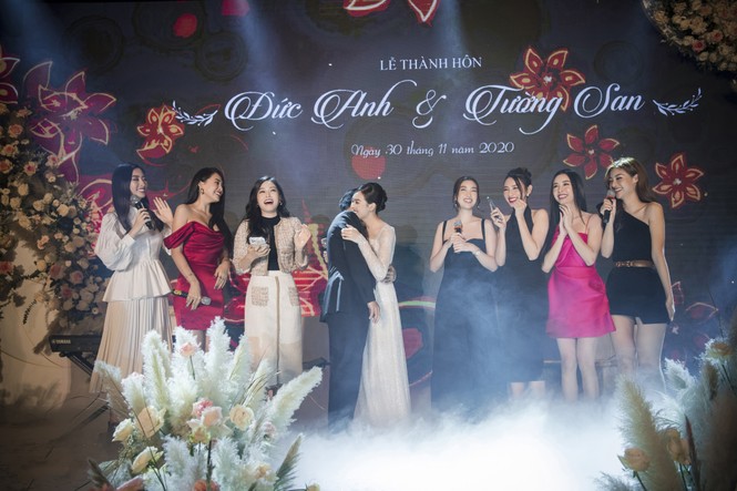 Hoa hậu Đỗ Mỹ Linh, Tiểu Vy hào hứng hát mừng đám cưới Á hậu Tường San - ảnh 3