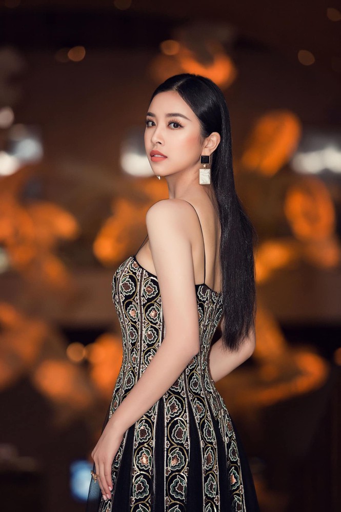 Showbiz 2/12: Hoàng Thùy Linh vướng nghi vấn sửa mũi vì lệch bất thường - ảnh 3