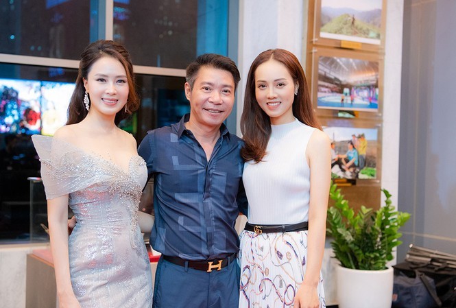 Showbiz 20/12: Ca sĩ tỷ phú Hà Phương viếng tặng gần 2 tỷ đồng ở đám tang nghệ sĩ Chí Tài - ảnh 6