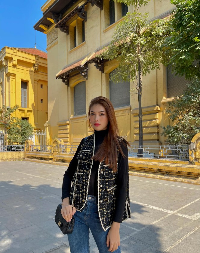 Đi ăn vỉa hè, Hoa hậu Đỗ Thị Hà và Á hậu Phương Anh giản dị vẫn xinh đẹp rạng rỡ - ảnh 10