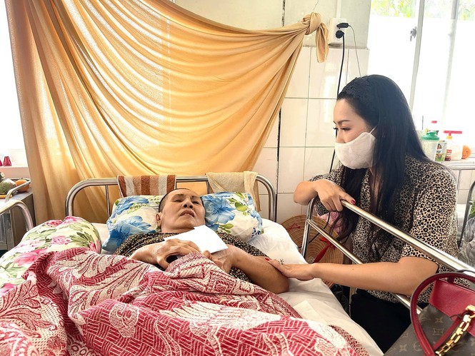Showbiz 10/3: Thương Tín cho thuê xe được tặng để trang trải cuộc sống - ảnh 1