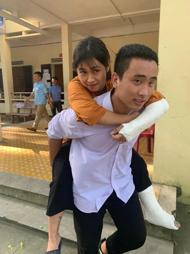 Kết thúc thi Toán: Thí sinh hớn hở, cập nhật lời giải - ảnh 34