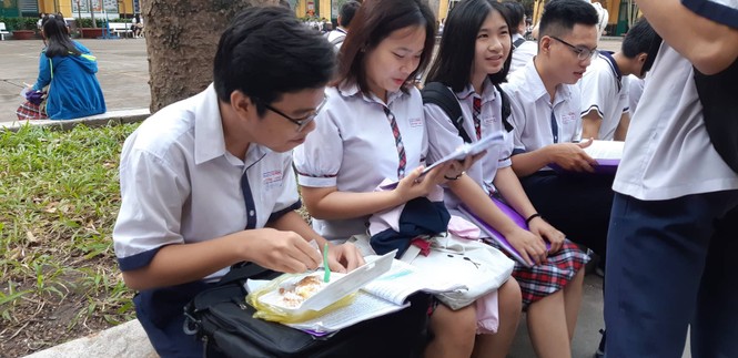 Ngày đầu thi THPT 2019: Siết chặt an ninh, cập nhật giải đề thi Ngữ Văn - ảnh 6