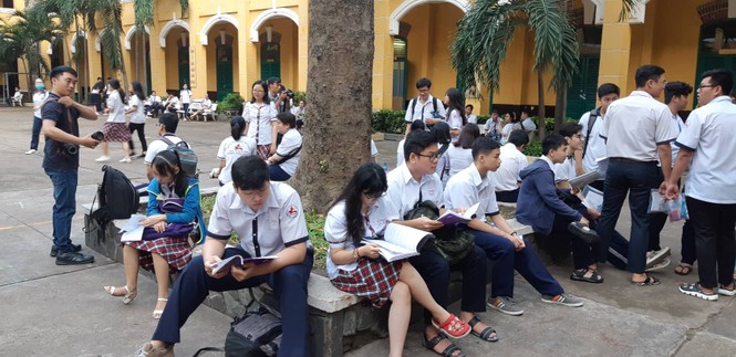 Ngày đầu thi THPT 2019: Siết chặt an ninh, cập nhật giải đề thi Ngữ Văn - ảnh 7