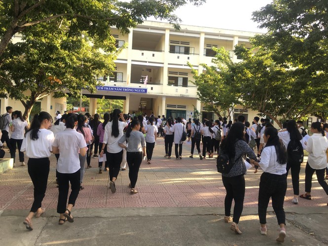 Ngày đầu thi THPT 2019: Siết chặt an ninh, cập nhật giải đề thi Ngữ Văn - ảnh 18