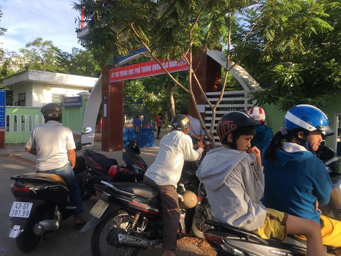 Ngày đầu thi THPT 2019: Siết chặt an ninh, cập nhật giải đề thi Ngữ Văn - ảnh 19