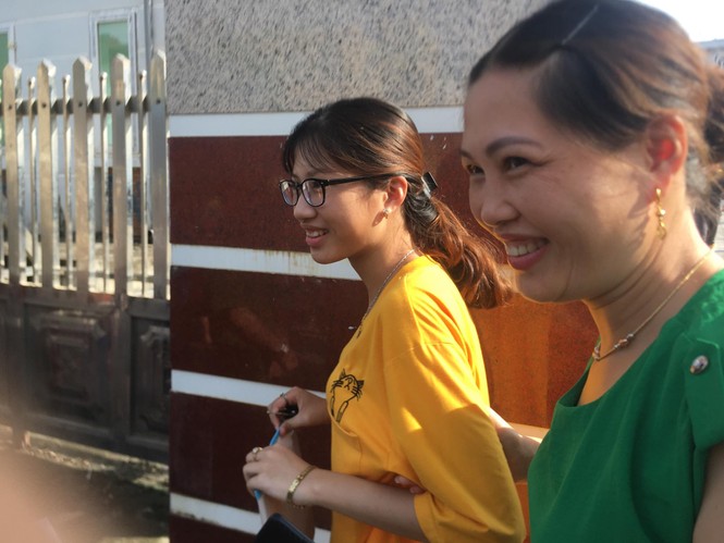 Kết thúc thi Toán: Thí sinh hớn hở, cập nhật lời giải - ảnh 31