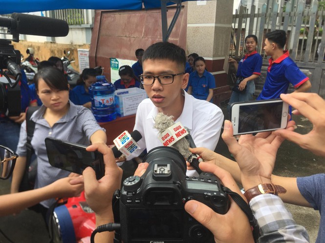 Ngày đầu thi THPT 2019: Siết chặt an ninh, cập nhật giải đề thi Ngữ Văn - ảnh 52