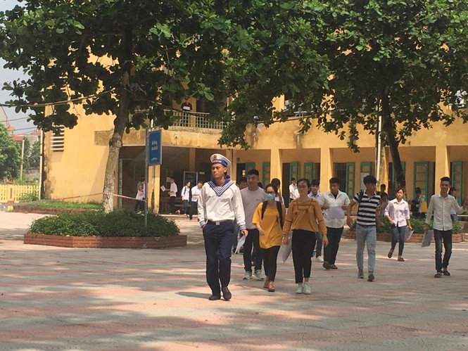 Ngày đầu thi THPT 2019: Siết chặt an ninh, cập nhật giải đề thi Ngữ Văn - ảnh 55