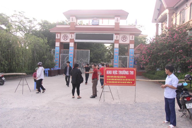 Ngày đầu thi THPT 2019: Siết chặt an ninh, cập nhật giải đề thi Ngữ Văn - ảnh 38