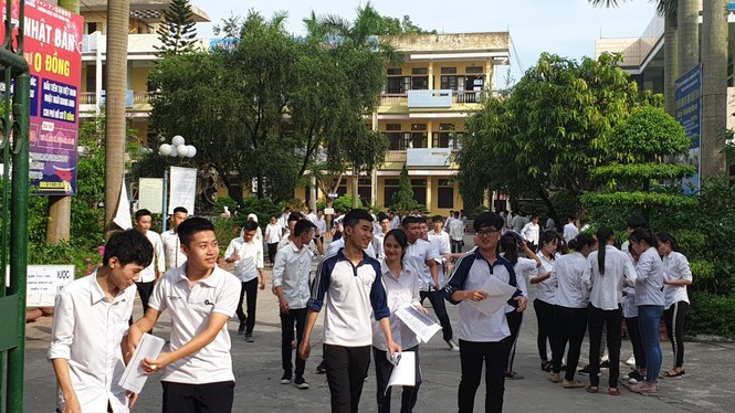 Kết thúc thi Toán: Thí sinh hớn hở, cập nhật lời giải - ảnh 38