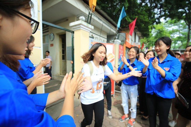 Ngày đầu thi THPT 2019: Siết chặt an ninh, cập nhật giải đề thi Ngữ Văn - ảnh 57