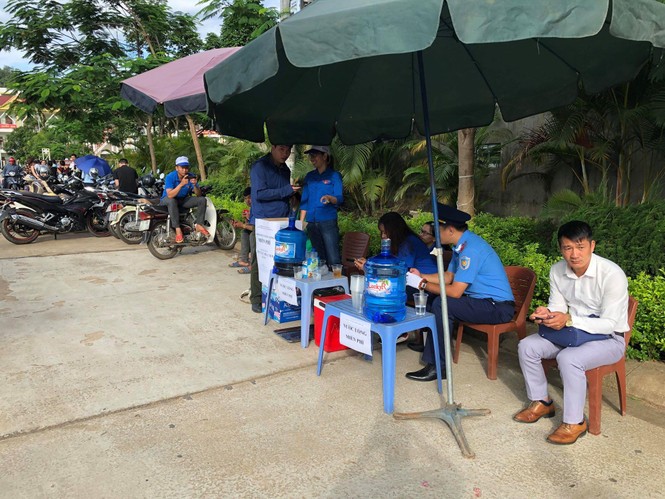 Ngày đầu thi THPT 2019: Siết chặt an ninh, cập nhật giải đề thi Ngữ Văn - ảnh 35