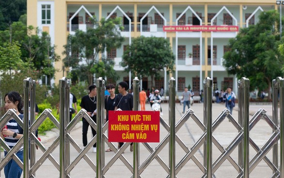 Ngày đầu thi THPT 2019: Siết chặt an ninh, cập nhật giải đề thi Ngữ Văn - ảnh 37