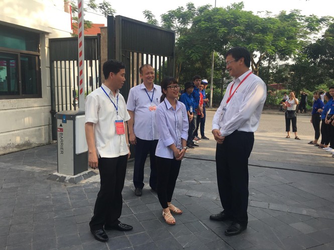 Kết thúc thi Toán: Thí sinh hớn hở, cập nhật lời giải - ảnh 33