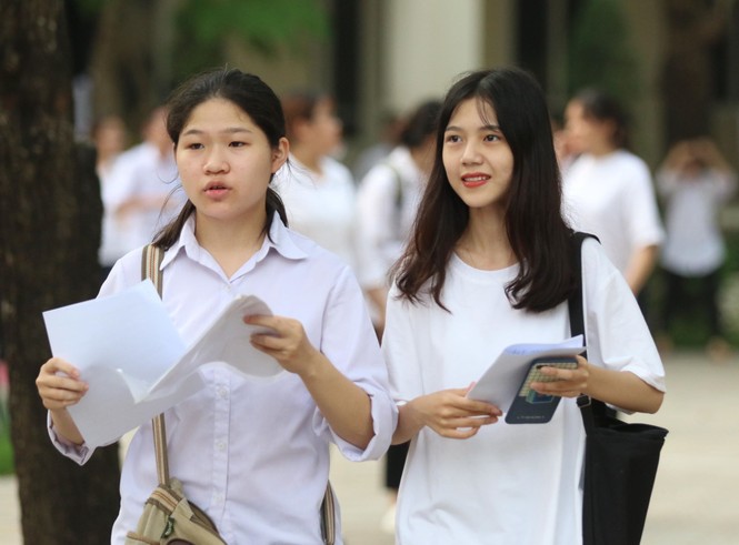 Kết thúc thi Toán: Thí sinh hớn hở, cập nhật lời giải - ảnh 35