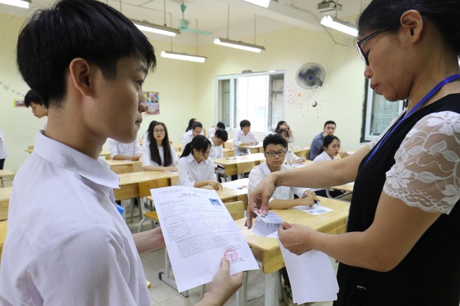 Ngày đầu thi THPT 2019: Siết chặt an ninh, cập nhật giải đề thi Ngữ Văn - ảnh 28