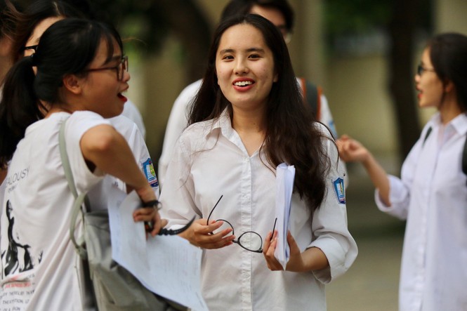 Kết thúc thi Toán: Thí sinh hớn hở, cập nhật lời giải - ảnh 36