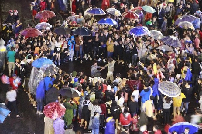 Pháo hoa rực sáng đón năm mới 2020 - ảnh 9