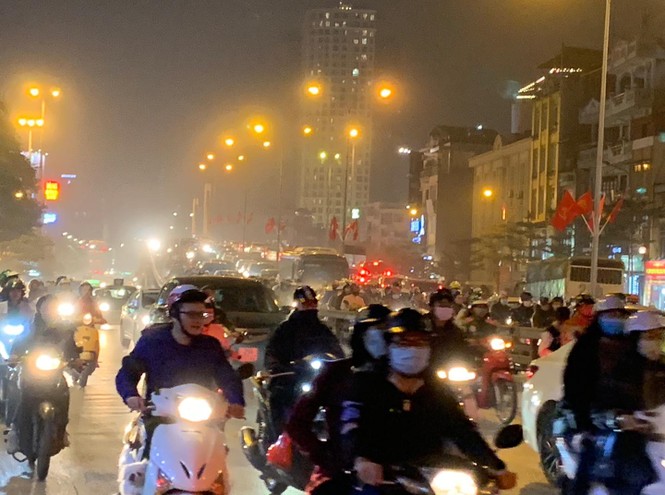 Pháo hoa rực sáng đón năm mới 2020 - ảnh 49