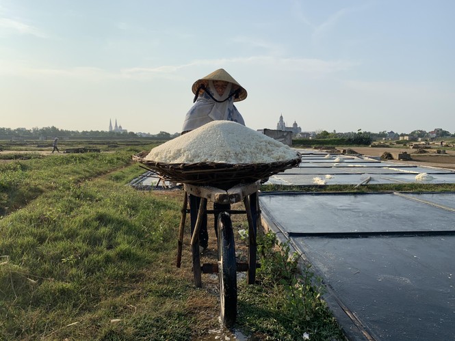 Hạt muối nhọc nhằn của diêm dân ngày nắng đỉnh điểm - ảnh 13