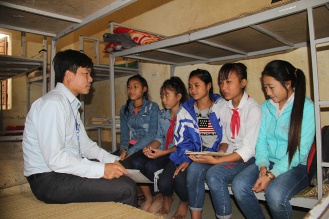 “Cuộc chiến” chống hủ tục của giáo viên miền biên ải - ảnh 2