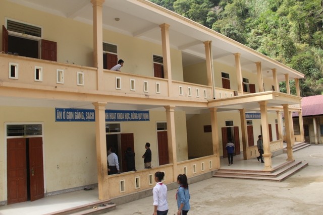 “Cuộc chiến” chống hủ tục của giáo viên miền biên ải - ảnh 1
