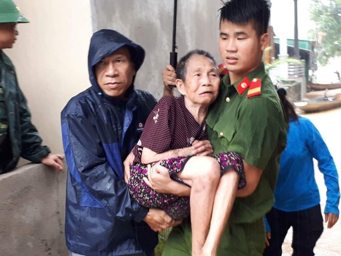Miền núi Nghệ An gồng mình chống lũ - ảnh 4