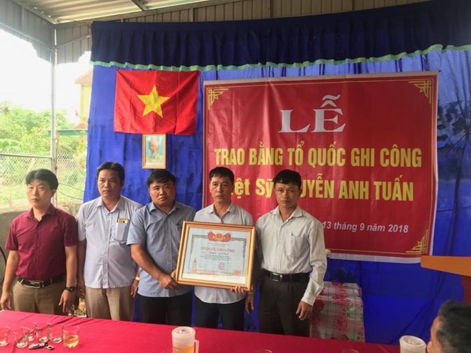 Trao bằng Tổ quốc ghi công cho liệt sỹ dũng cảm cứu người bị đuối nước - ảnh 1