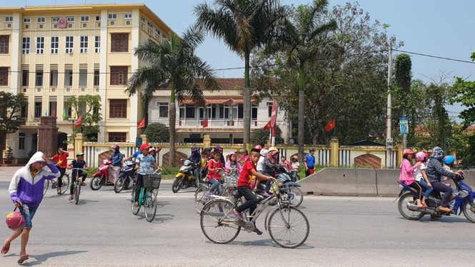 Điểm đen chết người trên QL 1A qua ba trường học - ảnh 1