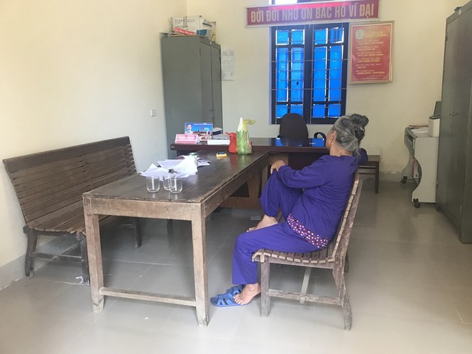 Người phụ nữ đổ thuốc diệt cỏ vào dầu gội cho hàng xóm rụng tóc, xấu xí - ảnh 1