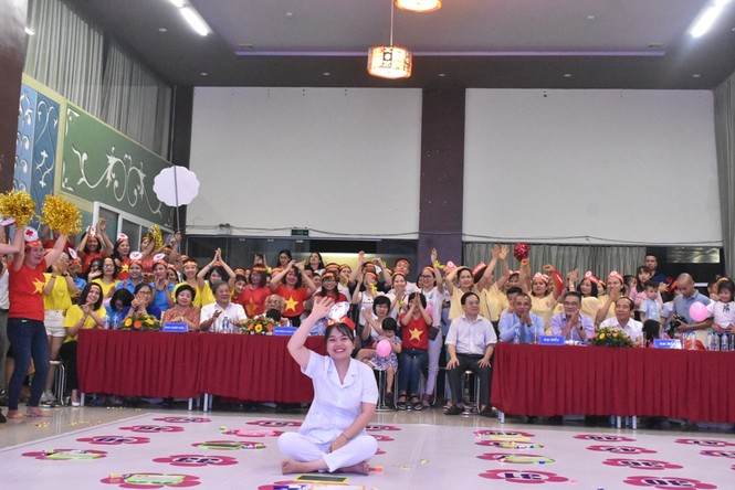 Những nữ y, bác sỹ rạng rỡ trong cuộc thi Rung chuông vàng tại Nghệ An - ảnh 3