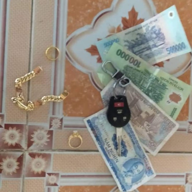 Cậu học trò lớp 3 nhặt được tiền và vàng trả lại người đánh rơi - ảnh 2